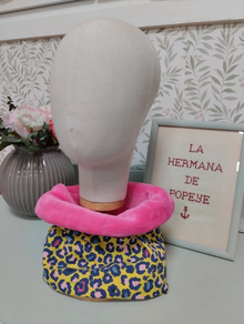 Braga de cuello guepardo con detalle rosa