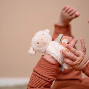 Little Dutch sonajero de muñeca oveja