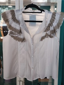Blusa botones manga volante
