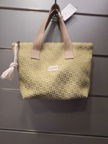 Neceser artesanal verde y crudo marca clover