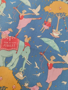 TILDA JUBILEE CIRCUS LIFE BLUE OIHALA (2 m)