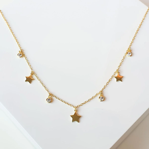 Gargantilla con colgantes.