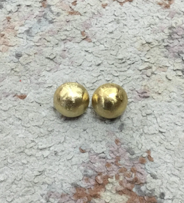 Bolas doradas pequeñas