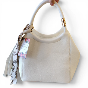 Bolso con pañuelo